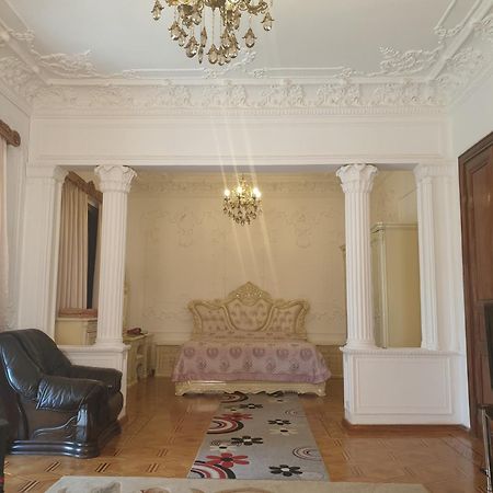 Hotel Royal Koutaïssi Extérieur photo