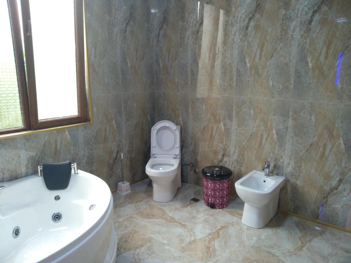Hotel Royal Koutaïssi Extérieur photo