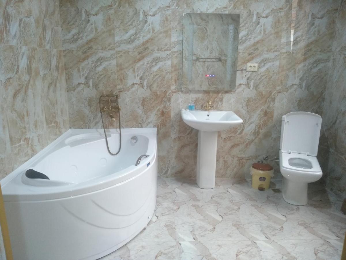 Hotel Royal Koutaïssi Extérieur photo