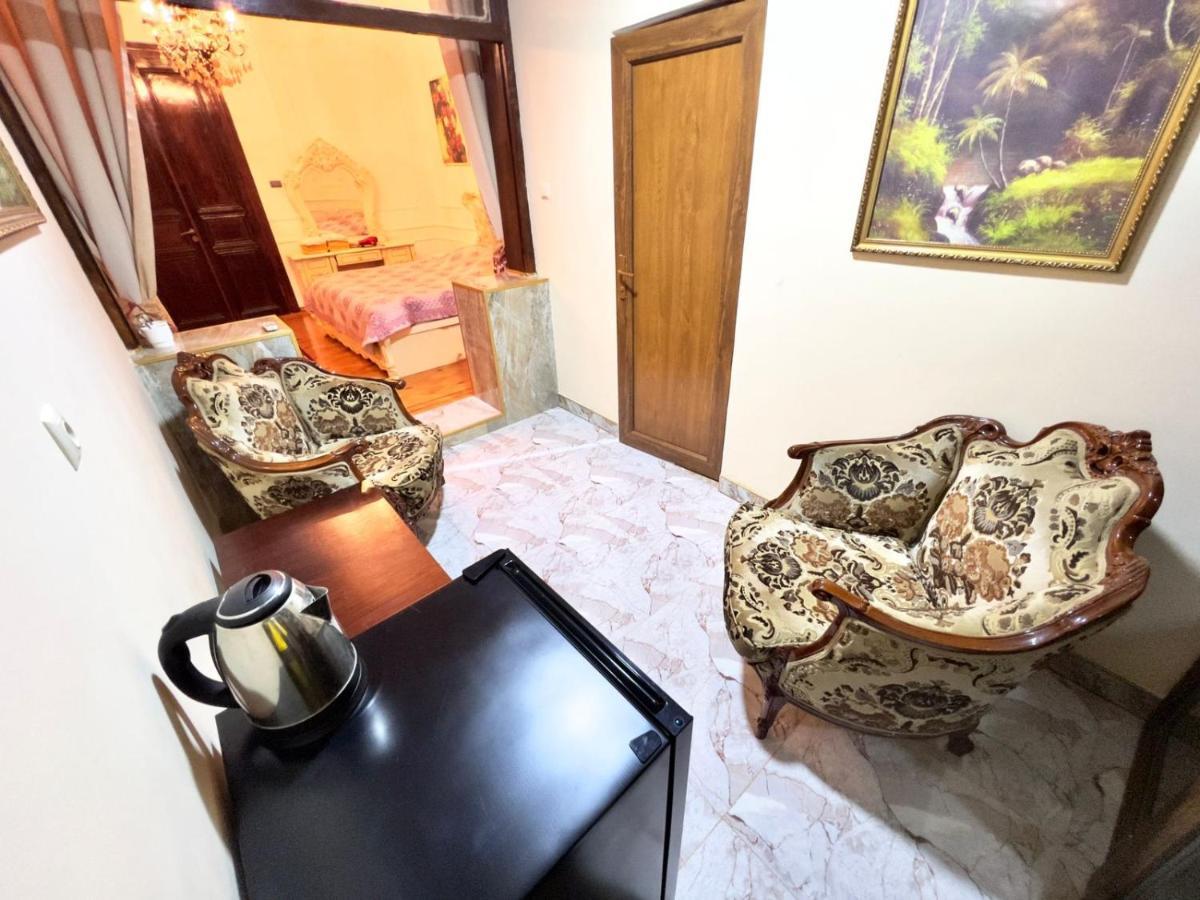 Hotel Royal Koutaïssi Extérieur photo