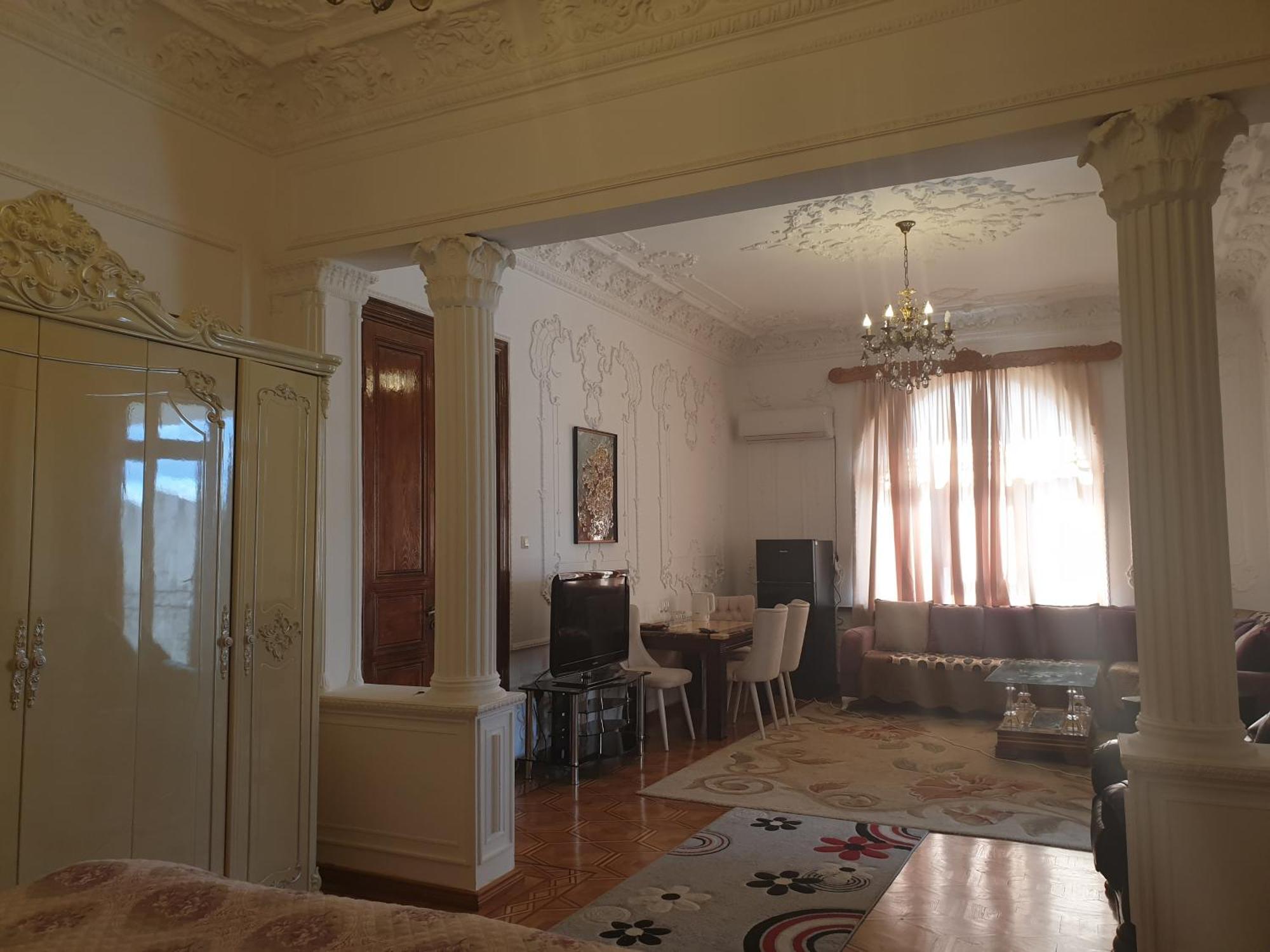 Hotel Royal Koutaïssi Extérieur photo