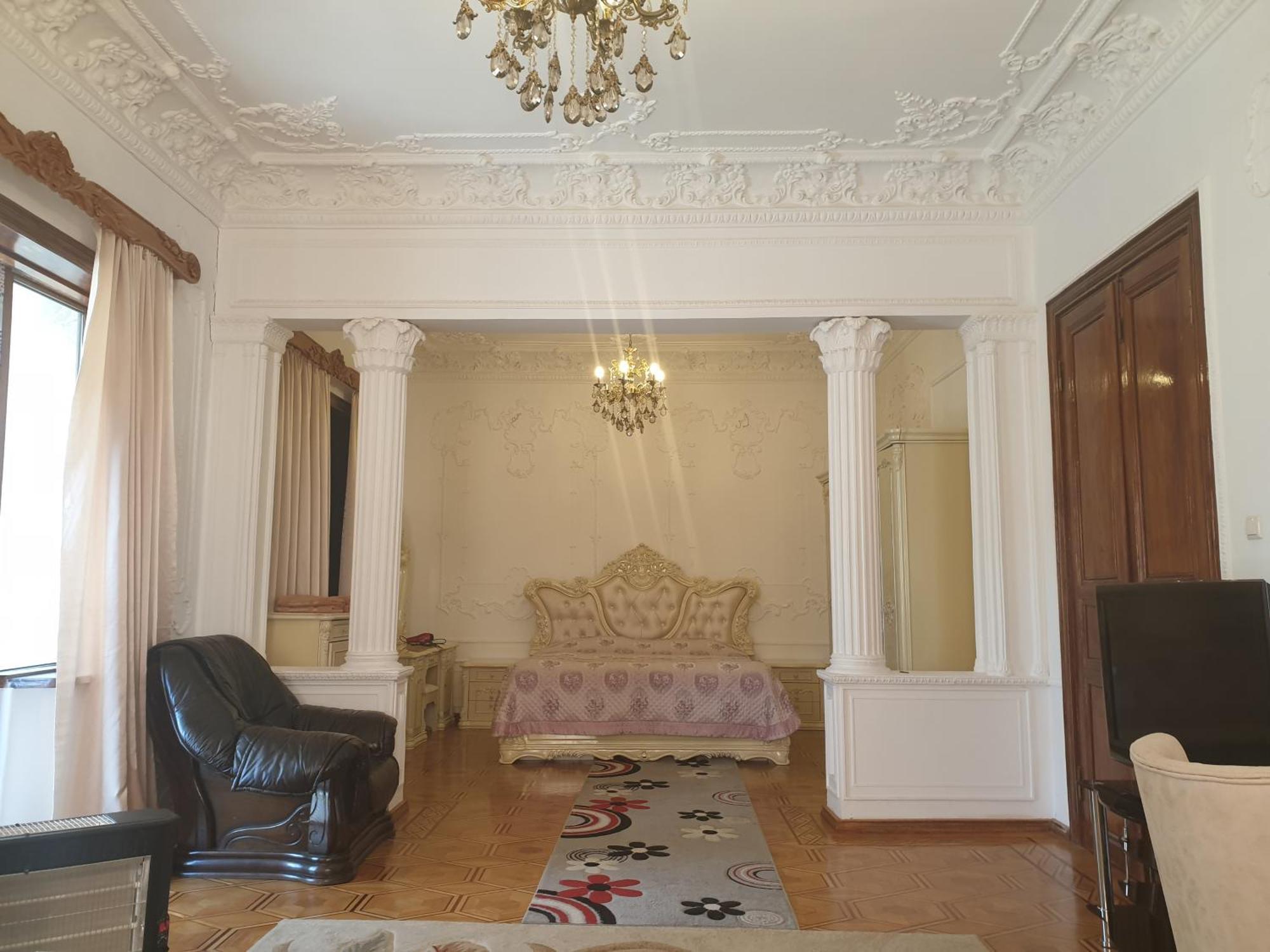 Hotel Royal Koutaïssi Extérieur photo