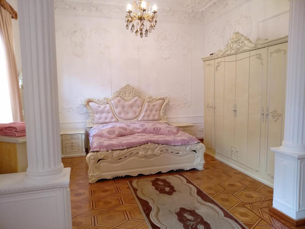 Hotel Royal Koutaïssi Extérieur photo