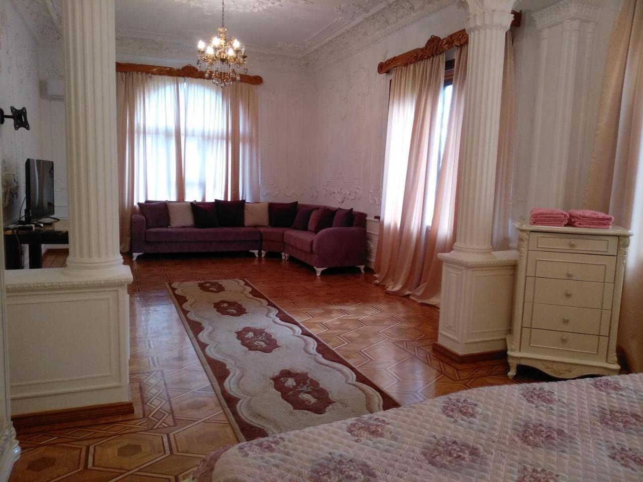 Hotel Royal Koutaïssi Extérieur photo