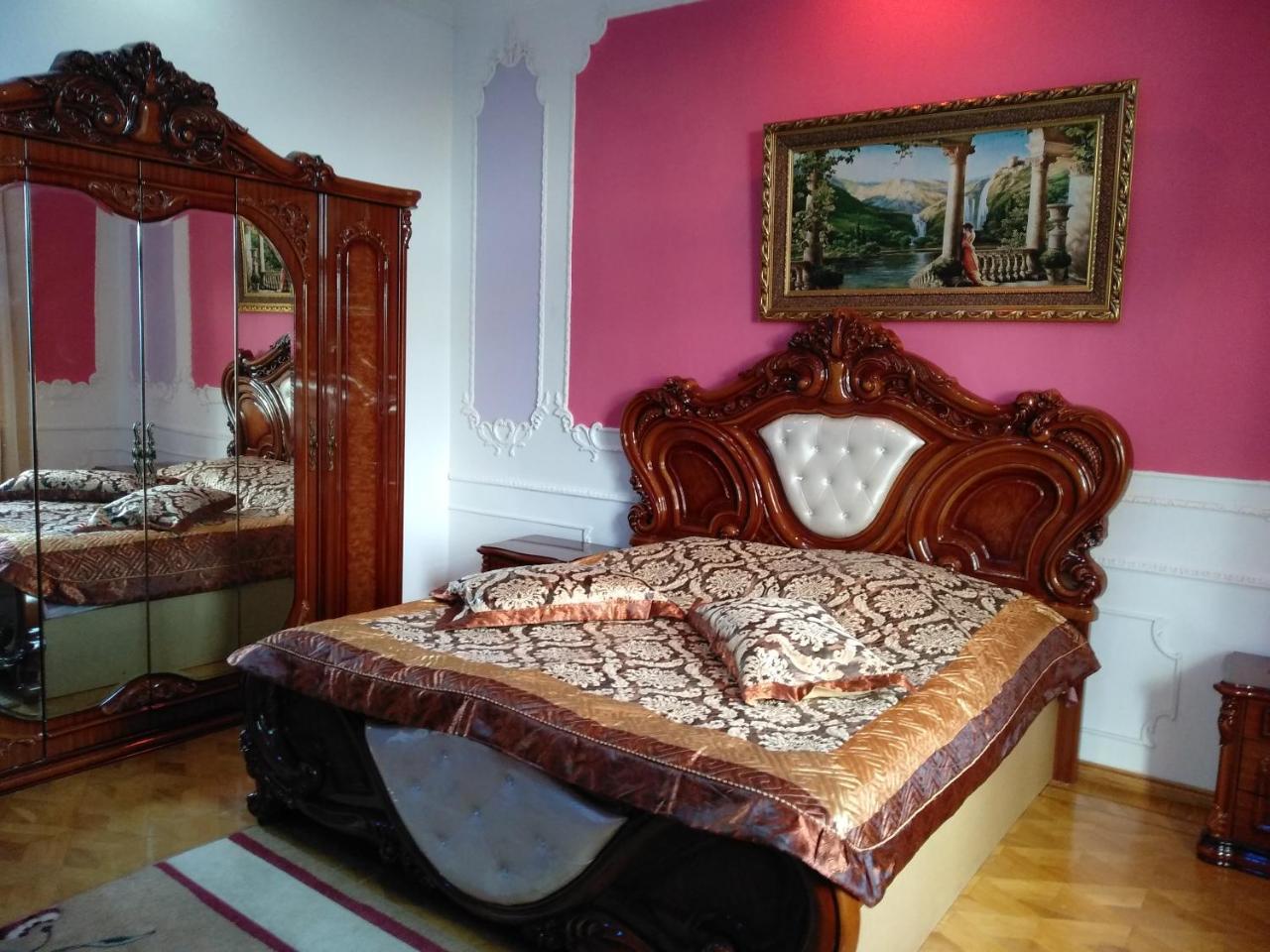 Hotel Royal Koutaïssi Extérieur photo