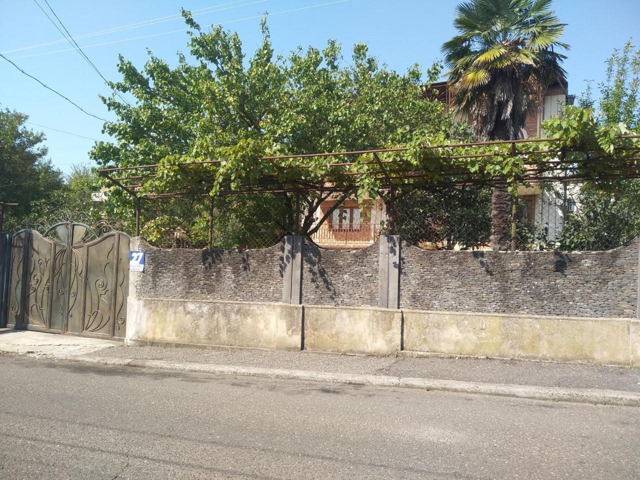 Hotel Royal Koutaïssi Extérieur photo