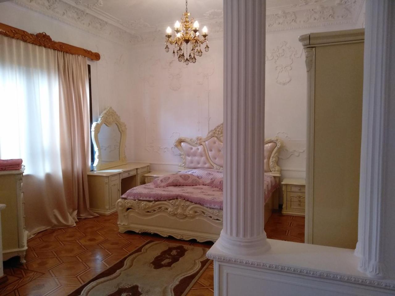 Hotel Royal Koutaïssi Extérieur photo