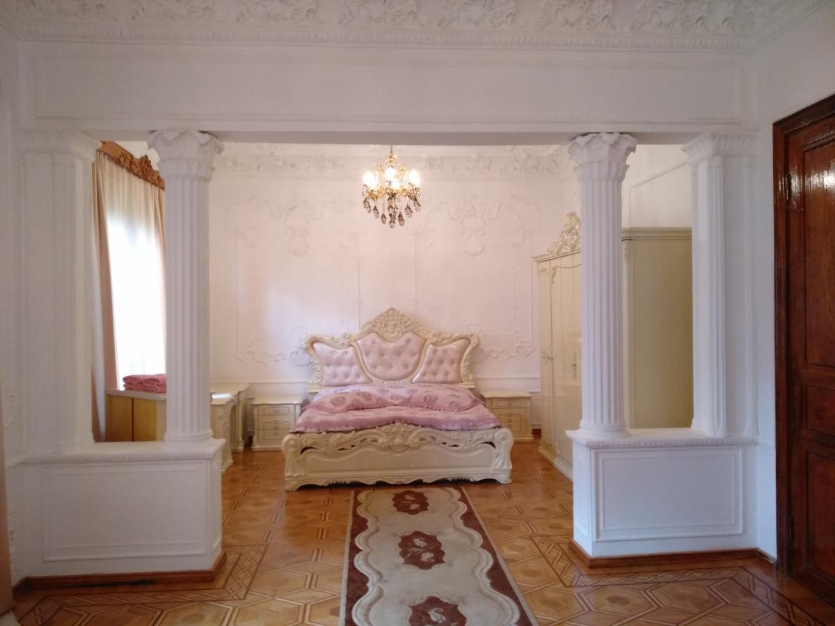 Hotel Royal Koutaïssi Extérieur photo