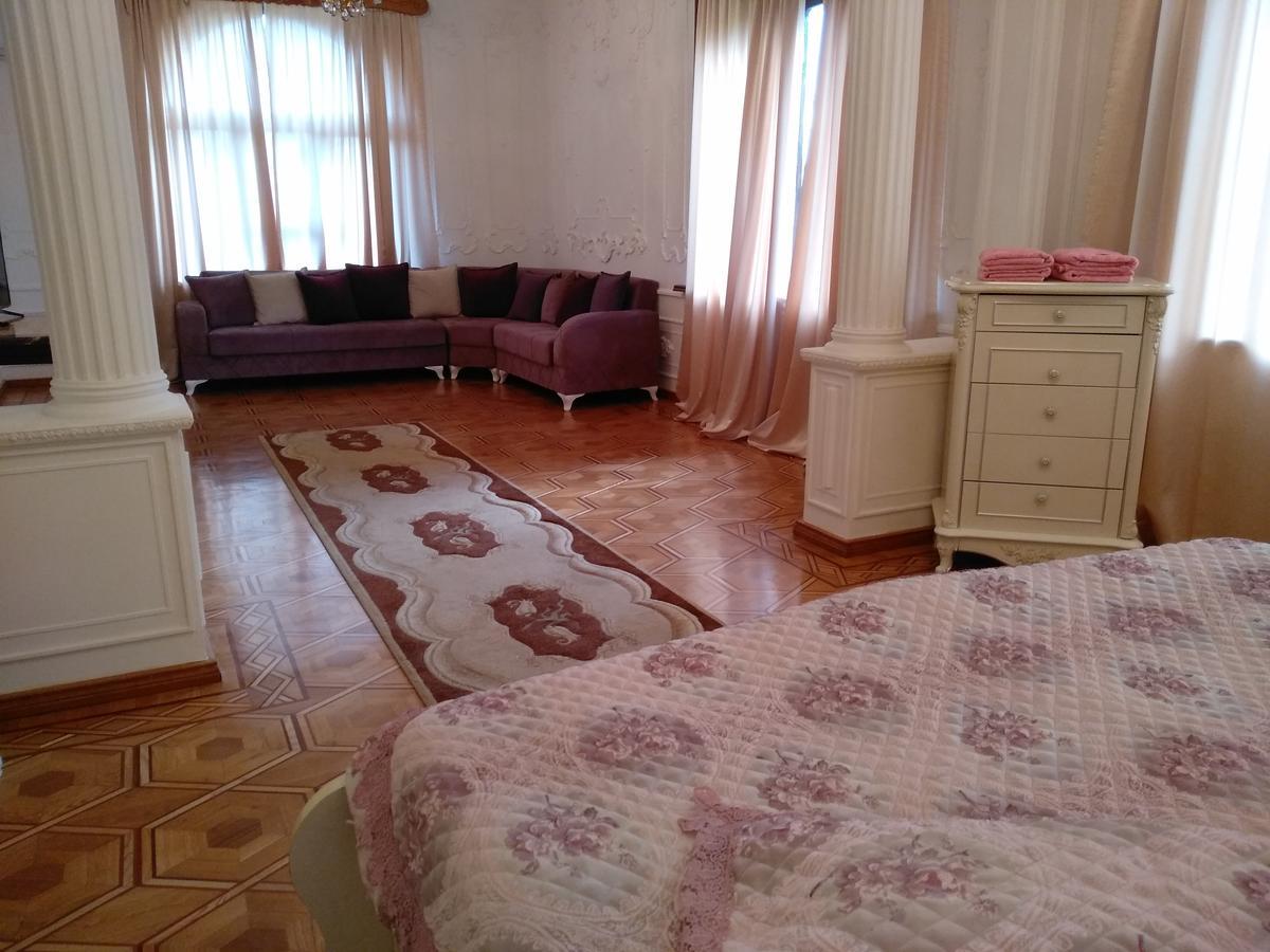 Hotel Royal Koutaïssi Extérieur photo