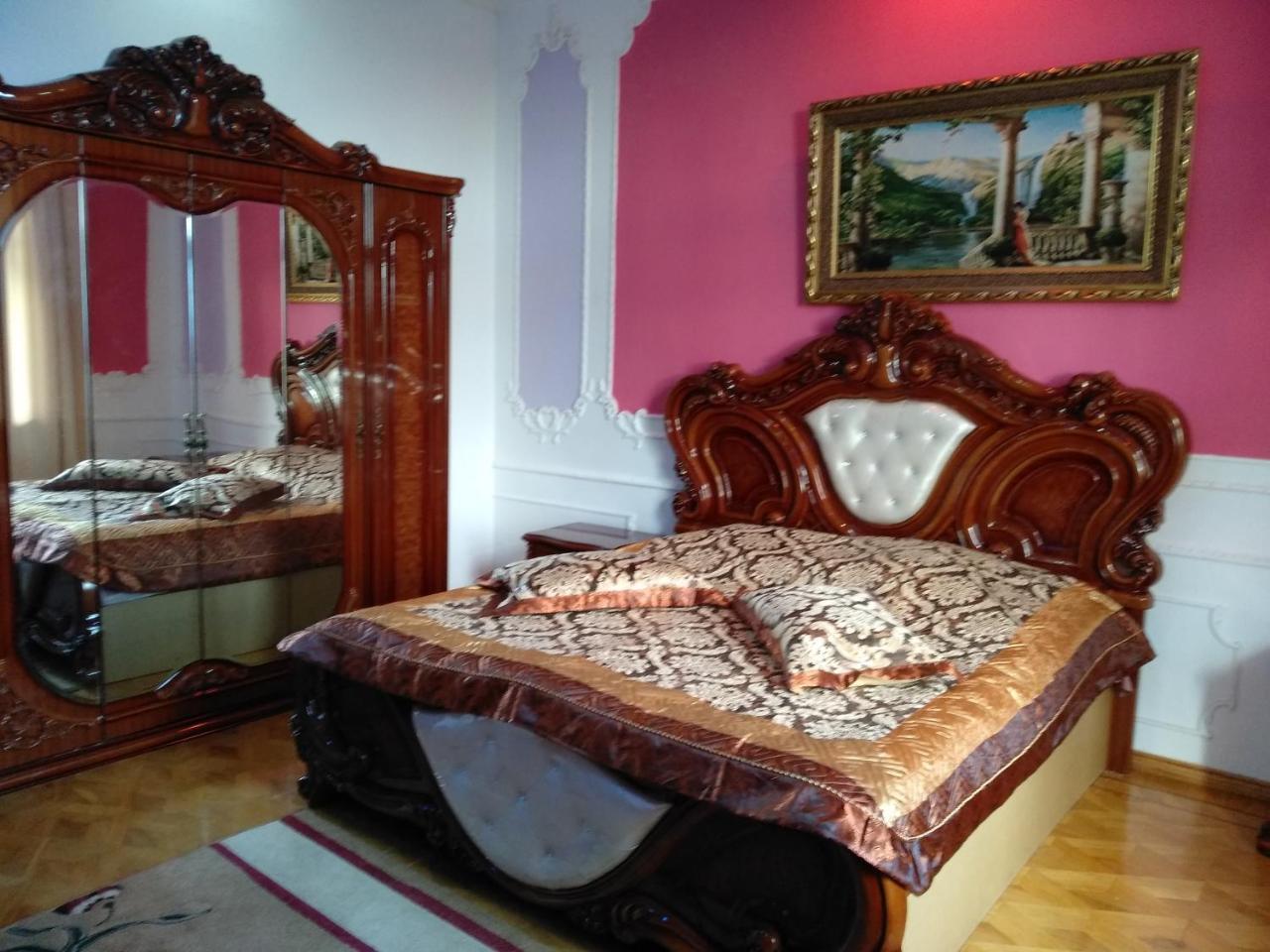 Hotel Royal Koutaïssi Extérieur photo