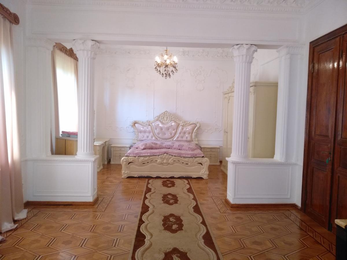 Hotel Royal Koutaïssi Extérieur photo