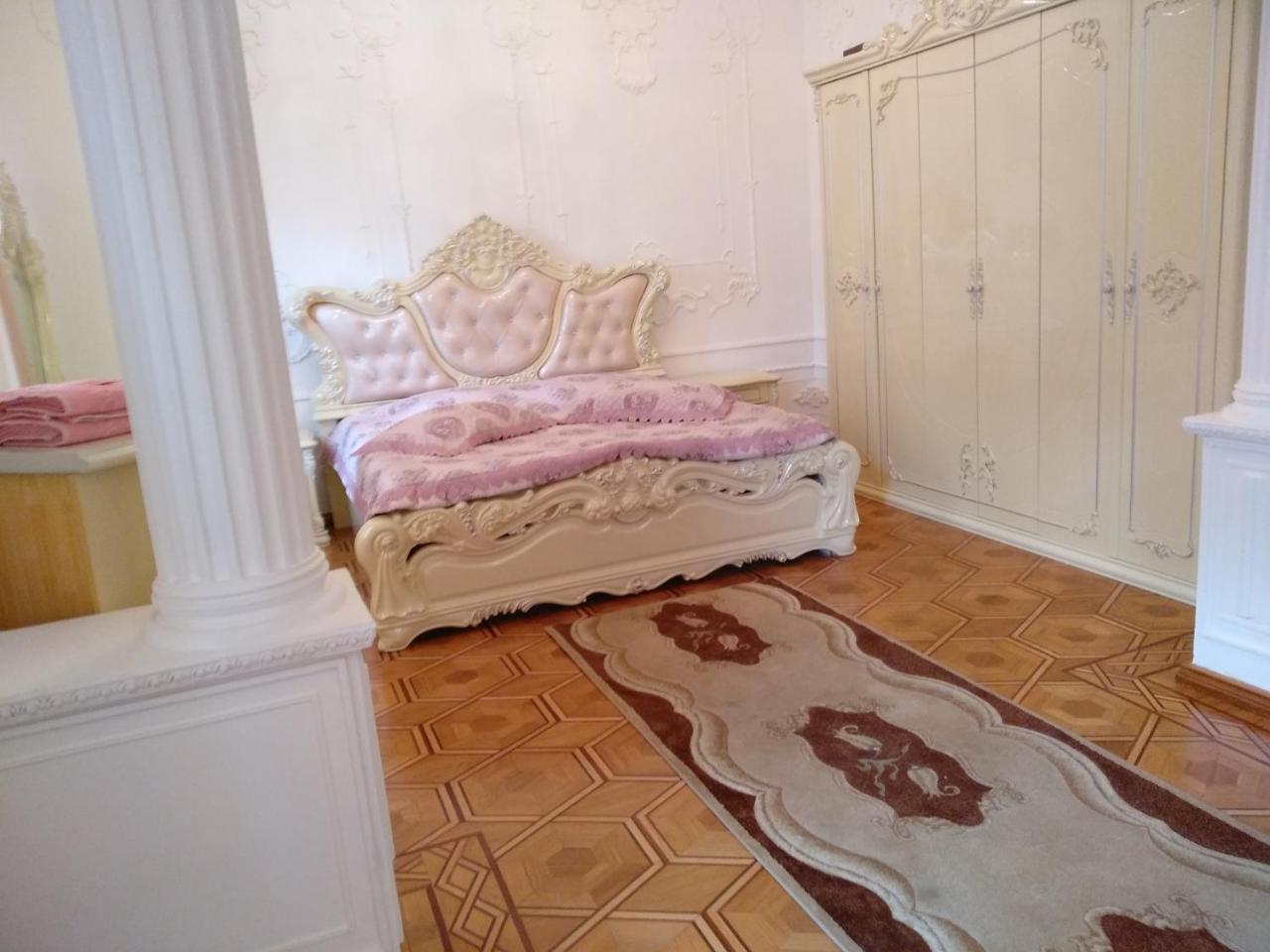 Hotel Royal Koutaïssi Extérieur photo