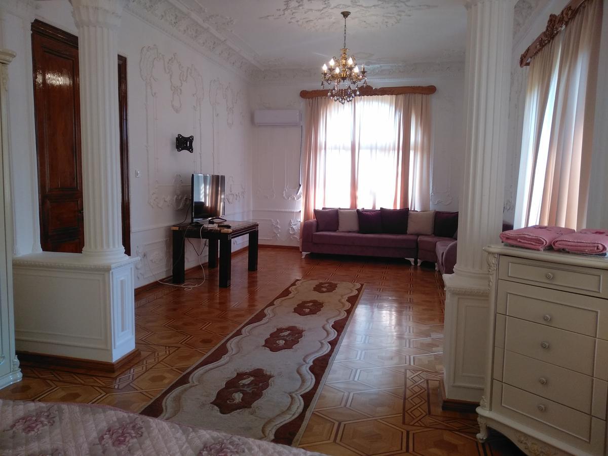 Hotel Royal Koutaïssi Extérieur photo
